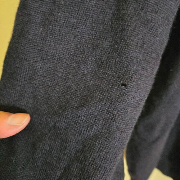 Calvin Klein NWT *Flaw Navy Extra Fine Merino Wool V Neck Navy Sweater Size XXL - Picture 7 of 7